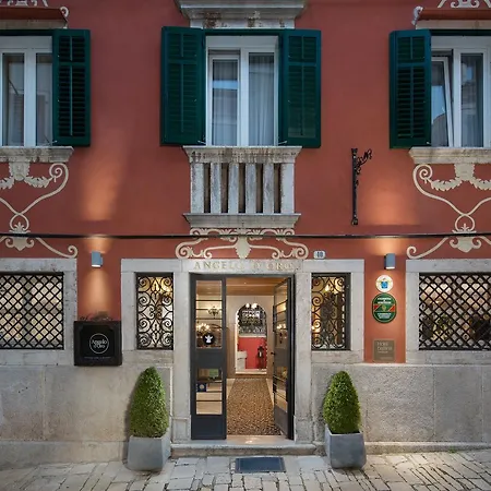 Готель Angelo D'oro Ровінь
